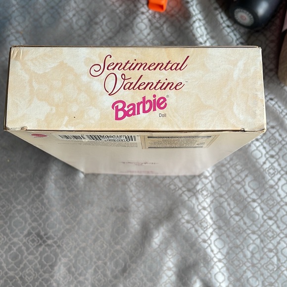 Vintage hallmark exclusive sentimental valentine Barbie - Picture 5 of 5